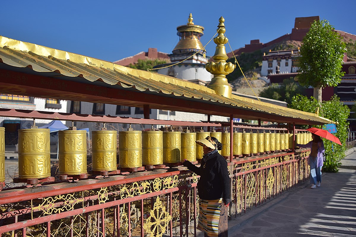 Prayer Wheels Palkhor Monastery | Photo par Liu Bin